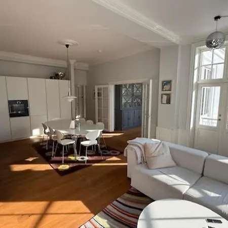 Charming In The Heart Of Frederiksberg Apartamento